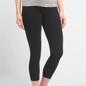 GAP Maternity Pure Body Low Rise Capris Leggings
